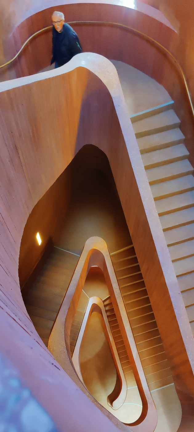 המדרגות במוזיאון קופרזמוהלה בדיסבורג