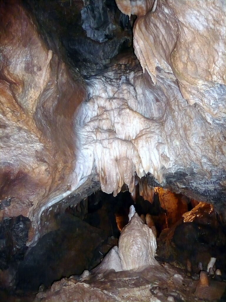 מערת הנטיפים Atta Höhle
